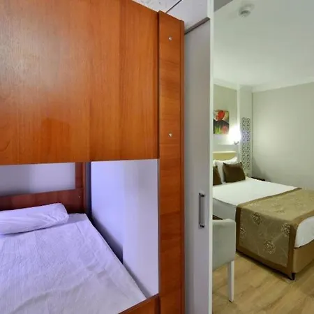 Hotel Linda Side